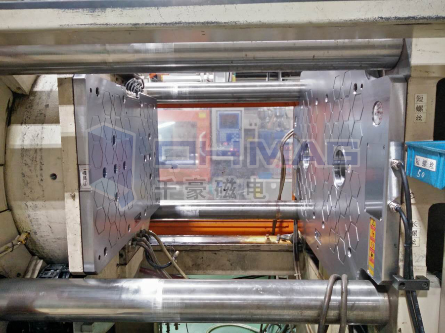 雙色注塑機(jī)磁力快速換模系統(tǒng) 雙色注塑機(jī)磁力快速換模系統(tǒng)