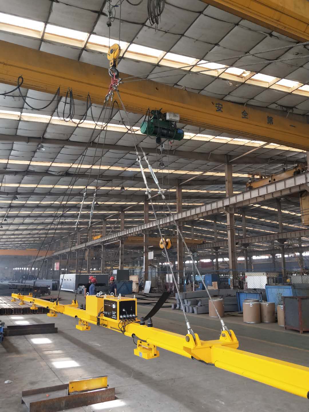 超長鋼板起吊，電永磁起重吊具