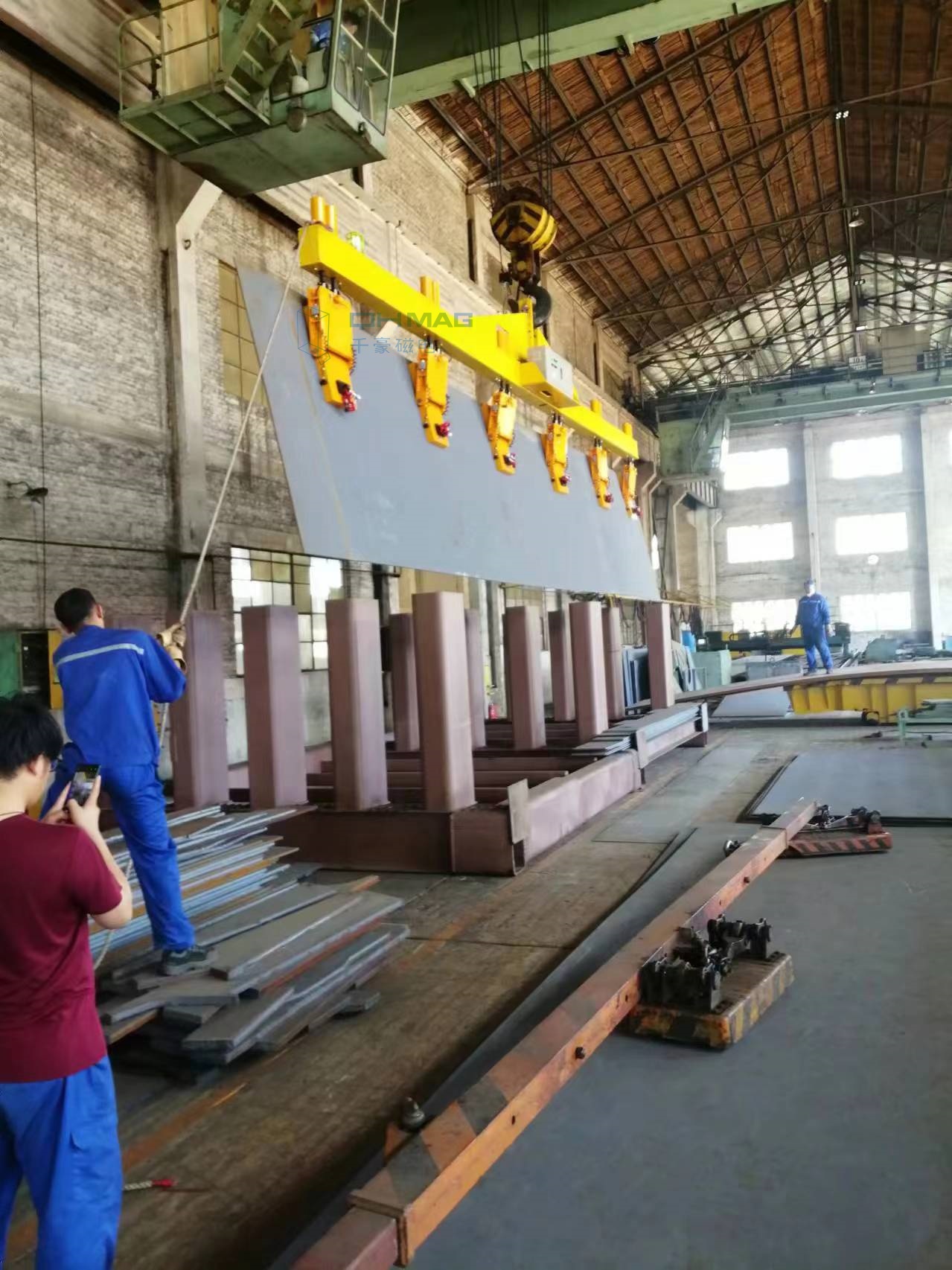 豎著吊鋼板，側(cè)吊鋼板，千豪電永磁吊具