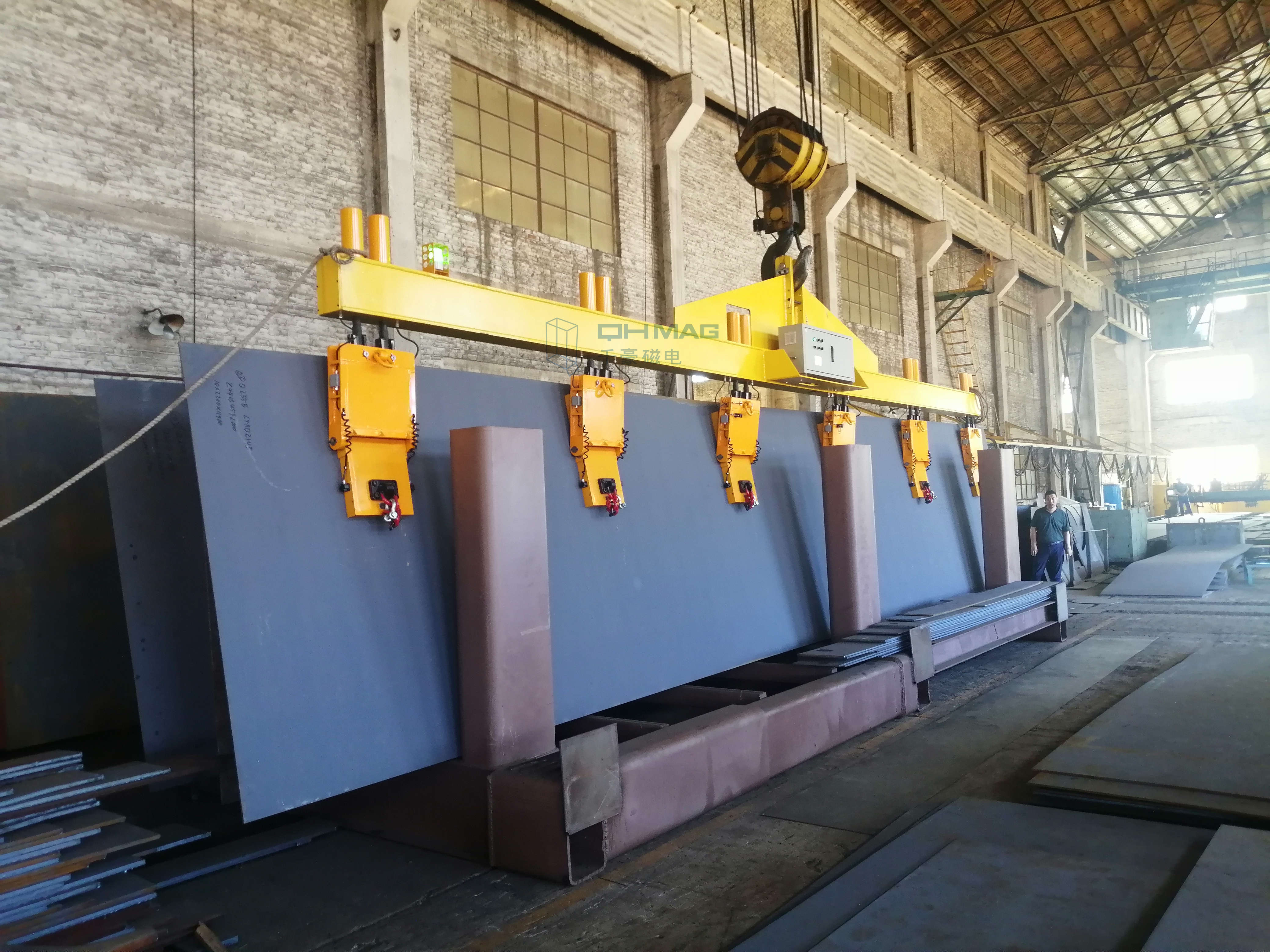 豎著吊鋼板，側(cè)吊鋼板，千豪電永磁吊具